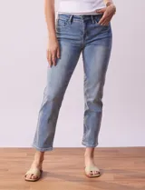 Jean recto de denim azul, marca Royalty.