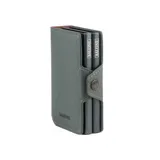 Billetera doble de tela X-Pac negra con doble caja de aluminio incorporado con sistema de deslizamiento para tarjetas. Tiene espacio para 10 tarjetas, 2 tarjetas adicionales en los bolsillos laterales de cuero, espacio para libreta de conducir y de propiedad, y sección interna para llevar hasta 5 billetes.