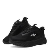 Championes Umbro modelo Fury para hombre, color negro. Presentan una capellada de textil respirable con detalles sintéticos, cierre de cordones y suela de goma con amortiguación. Diseño minimalista con el logo de Umbro en el lateral.