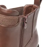 Bota de símil cuero color marrón, con elásticos laterales anchos para un mejor calce y cierre interno con tirador. Tiene punta redondeada, taco medio ancho y suela de goma con relieve antideslizante.