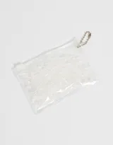 Set de 120 gomitas de pelo elásticas de silicona color negro, contenidas en una bolsita transparente con cierre y llavero de cadena metálica.