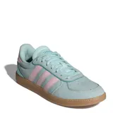 Championes Adidas Breaknet Sleek, color verde agua con detalles en rosa y suela marrón.