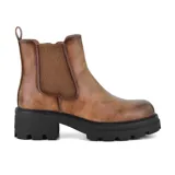 Botas Chelsea negras de cuero sintético con elástico lateral, caña baja, suela track y taco bajo cuadrado.