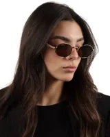 Lentes de sol unisex con marco ovalado dorado y cristales marrones.