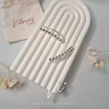 Aros trepadores a presión enchapados en plata, con diseño elegante y moderno.