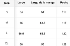 Saquito de lana peinada a rayas horizontales rojas y blancas, con cuello redondo y cierre frontal con botones.