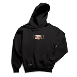 Canguro negro con capucha y bolsillo delantero. Estampado frontal con la pintura "La joven de la perla" de Johannes Vermeer y el año "1665".