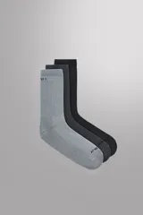 Pack de tres pares de calcetines tejidos en hilatura con mezcla de algodón. Acabado en rib.