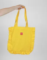 Bolso tipo tote amarillo con volados en los laterales y logo rojo en el centro.