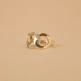 Anillo dorado con diseño de eslabones grumet en oro 10k y circonias.