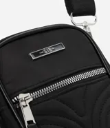 Cartera porta celular negra con correa desmontable y bolsillo delantero con cierre.