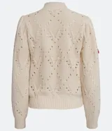 Suéter de punto color crema con cuello alto, textura de pompones y bordados florales.