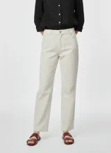 Pantalón de tiro extra alto, corte wide leg, color beige claro (Cloud Dancer). Confeccionado en mezcla de lino y viscosa. Presenta cierre frontal de botones.