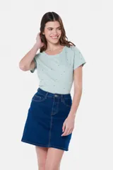 Minifalda de jean azul oscuro con spandex.