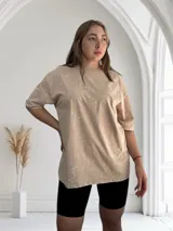 Remerón rosa con efecto acid wash, corte holgado y cuello redondo.