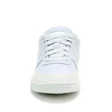 Zapatillas urbanas Caterpillar Pause Retro Canvas color celeste con detalles en blanco.