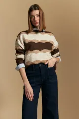 Jean wide leg de tiro medio color negro, confeccionado en denim cotton spandex.