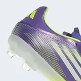 Championes de fútbol Adidas F50 League, color violeta con detalles en amarillo y blanco.
