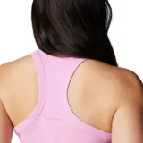 Musculosa deportiva rosa con espalda tipo nadador y cuello redondo.