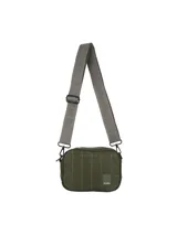 Bandolera color verde militar con diseño acolchado y correa de tela ajustable con el nombre de la marca.