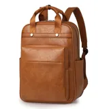 Mochila de cuero color marrón claro con múltiples bolsillos y cierres.
