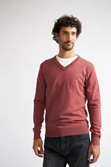Sweater color beige de tejido de punto con escote en V, fit regular, manga larga y logo bordado en el pecho.