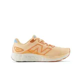 Championes de running color naranja, con amortiguación Fresh Foam y parte superior de punto para comodidad y ventilación.