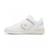 Championes Converse Weapon de cuero blanco con detalles en beige.