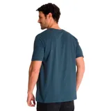Remera gris jaspeado de manga corta con cuello redondo y logo de Caterpillar estampado en el pecho.