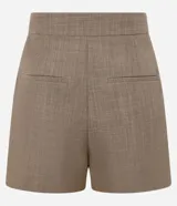 Short pollera de poliéster color beige, de corte sastrero, con cintura alta, pliegues delanteros y cintura lisa.