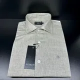 Camisa de lino color beige jaspeado, de la marca Ganbaru.