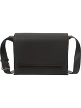 Cartera tipo mensajero de piel sintética negra, con solapa frontal y cierre magnético. Presenta una correa ajustable y múltiples bolsillos interiores.