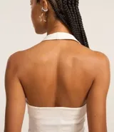 Blusa cropped de frente única color rojo, con escote cuadrado y confeccionada en bengalina con viscosa certificada.