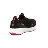 Championes deportivos Fila Pretender, color negro con detalles en fucsia y suela blanca.
