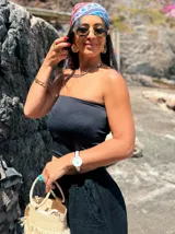 Top strapless negro, ajustado al cuerpo.