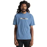 Remera azul con cuello redondo y logo de Volcom estampado en el pecho.