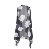 Kimono negro de gasa semitransparente con estampado floral blanco, calce suelto, cordón ajustable en la cintura y mini borlas decorativas en el borde.