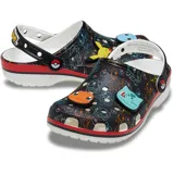Zuecos Crocs Classic con estampado de personajes de Pokémon y adornos Jibbitz™ de Pikachu, Squirtle, Charamander y Bulbasaur.