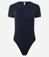 Body femenino de manga corta, color rojo vibrante, con cuello redondo y ajuste ceñido al cuerpo.