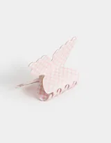 Broche para el pelo con forma de mariposa a cuadros rosas y blancos.