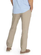 Pantalón de lino color beige, con pretina de jersey ajustable, calce regular, bolsillos en el frente y trasero.