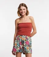 Blusa sin breteles color ladrillo, confeccionada en tejido de punto texturizado.