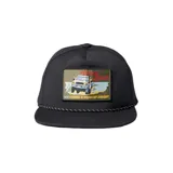 Gorro negro con parche bordado con la leyenda "Gone Bush" y la imagen de un vehículo 4x4.