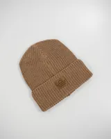 Gorro de lana celeste tejido en punto con dobladillo y parche de cuero con logo en el frente.