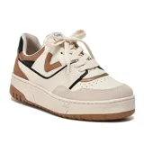 Championes urbanos Via Marte modelo Nova D04, color blanco con detalles en marrón, negro y dorado. Plataforma con suela marrón.