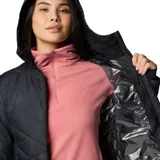 Campera puffer color salmón con capucha, cierre frontal y bolsillos laterales con cierre. Cuenta con tecnología termorreflectante Omni-Heat™ y puños con orificios para los pulgares.