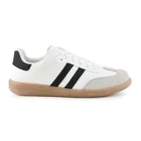 Championes blancos con detalles en negro y gris, con tres tiras negras en el lateral y suela marrón.