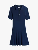 Minivestido azul marino de tejido acanalado con cuello tipo chomba y tapeta de tres botones dorados con el logo de Tommy Hilfiger grabado. Corte slim y falda evasé.
