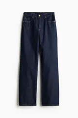 Jean de tiro alto con piernas anchas y rectas, de denim azul oscuro.