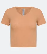 Blusa color durazno de viscosa con escote en V y mangas cortas.
